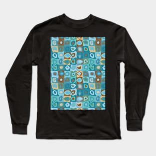 Beach Date  - Retro Geometric Wobbly Square Grid Pattern Long Sleeve T-Shirt